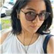 Profesora de ingles que brinda clases a niños y adolescentes