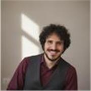 Appassionato di lingue con competenze avanzate, aiuto studenti dalle elementari al liceo, online, ovunque!