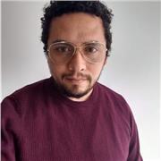 Profesor de humanidades da clases de español, filosofía, historia y ciencias sociales