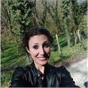 Studentessa universitaria impartisce lezioni di storia e filosofia online e di persona su richiesta degli studenti