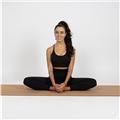 Clases de yoga personalizadas (todos los niveles), cursos de meditación presencial y online, talleres y retiros