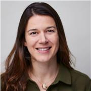 English teacher with background in Science (and also speaks German)