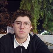 Una persona con mucha energía, coherencia y ganas. A todos los cursos de primaria ( cualquier materia)