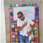 Profesor de español con formación en educación y arte. 