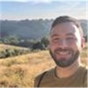 Laureato in scienze forestali e ambientali insegno scienze, biologia, botanica e chimica a bambini e ragazzi. Insegno anche storia