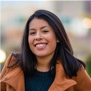 ¡Hola a todos! Soy profesora de inglés con más de cinco años de experiencia, orginalmente de los Estados Unidos!