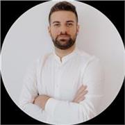 Esperto di HTML e CSS, con anni di esperienza, offre lezioni online per principianti e intermedi. Metodo pratico. 