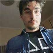 Laureato in matematica impartisce lezioni in matematica e fisica, anche a livello universitario