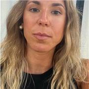 Profesora de primaria y secundaria en Bilbao. Me adapto a las necesidades específicas de cada alumno.