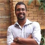 Professor de Inglês com formação em Letras e Tradução oferece aulas com foco na conversação