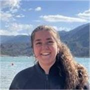 Profesora especializada en biología en dar clases online