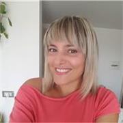 Madrelingua italiana laureata in lettere, impartisce lezioni di italiano con grammatica, conversazione, lettura. Solo on line