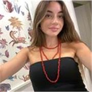 Estudiante de Medicina da refuerzo de inglés y otras asignaturas de primaria y ESO , o como cuidadora/niñera en Madrid.