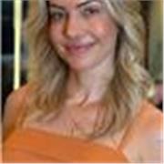 Profesora universitaria con más de 15 años de experiencia, impartiendo clases en portugués, español e inglés para adultos. 