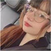 “Profesora de dibujo, pintura, escultura y grabado con experiencia internacional.”