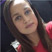 Profesora de primaria imparte clases a todas las edades