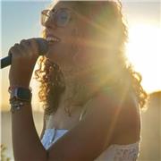 Laureata in Conservatorio in Canto Pop Rock, propone lezioni di canto e teoria musicale individuali
