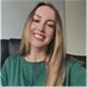 Laureata in insegnamento della lingua inglese con certificazione CAE (C1)