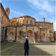 Profesor de Geografía e Historia, profesor de refuerzo de Ciencias Sociales, profesor de Inglés y otras asignaturas nivel primaria