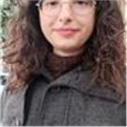 Studentessa universitaria che impartisce lezioni di lingua francese, spagnola e italiana per bambini e ragazzi
