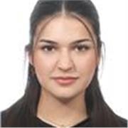 Estudiante universitaria con bachillerato humanístico y experiencia con niños.