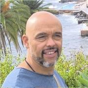 Experienced professional who would like to help young people find their way in life through coaching and mentoring.