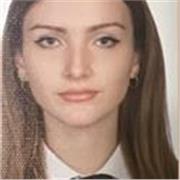 me defino como una persona educada y carismática, me encantan los niños y se me da bien ayudarles.