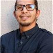 Profesor flexible con ganas de discutir las teorias matemáticas por medio de la lectura