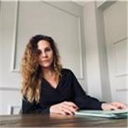 Paciente y con interés de que se aprenda de la manera más sencilla posible. Alumnos de psicología 