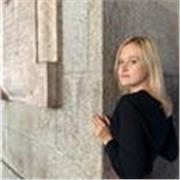 Ragazza universitaria (diplomata al liceo linguistico crespi di Busto Arsizio) impartisce lezioni di francese, inglese e spagnolo per studenti di elementari, medie e superiori