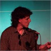 Profesor de español imparte clases a niños de todas las edades