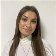 Soy una persona trabajadora, con vocación en los niños y con muchas ganas de dar lo mejor de mi.