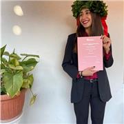 Ragazza fa ripetizioni per bambini delle elementari o medie nelle materie di italiano, inglese e spagnolo