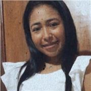 PROFESORA QUE COMPARTE CONOCIMIENTOS CON NIÑOS DE TODAS LAS EDADES