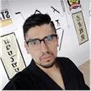 Maestro de de artes arciales (Ninjutsu, karate, kickboxing) y educación física, inparte clase a todas las edades