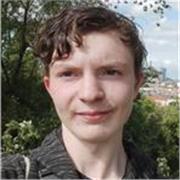 Erfahrener junger Nachhilfelehrer in Chemie mit Spaß am Lernen