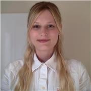 Native English tutor with 2 years' experience offering private online lessons focused on conversation practice.