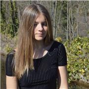 Profesora principalmente de matematicas,fisica,quimica y biologia para alumnos de primaria,ESO y bachillerato