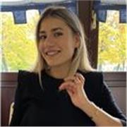 Studentessa universitaria laureata in Statistica, Economia e Finanza