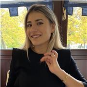Studentessa universitaria laureata in Statistica, Economia e Finanza