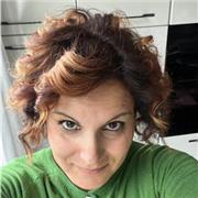 Insegnante di storia e filosofia impartisce lezioni online