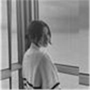 Apasionada por el idioma español y la comunicación, con facilidad para enseñar de forma clara y cercana