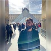 Profesor de piano y lenguaje musical, imparte clases a niños (a partir de los 12 años de edad), y adultos