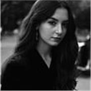 Maestra di Sloveno e Inglese che insegna giovani usando metodi moderni per imparare più veloce 