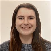 Profesora de matemáticas, biología, química, inglés, catalán, castellano, historia, física hasta 1ero de bachillerato y en genera