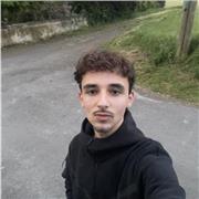 Bonjour, je suis très calé aux niveaux des langues, de l’histoire et de la géographie et suis actuellement en Fac à Poitiers