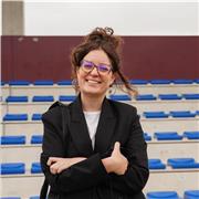 Adapto mis clases al nivel y necesidades del alumnado. Trato de mejorar y beneficiar el aprendizaje a través de la escucha activa del alumnado