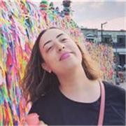 Professeure expérimentée taux de succès élevé pour les étudiants