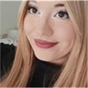 Profesora de Lengua y Literatura imparte clases para niños