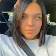 studentessa universitaria, diploma italiano al liceo delle scienze umane, diploma statunitense, certificato in lingua inglese C1, e partecipazione all’anno all’estero